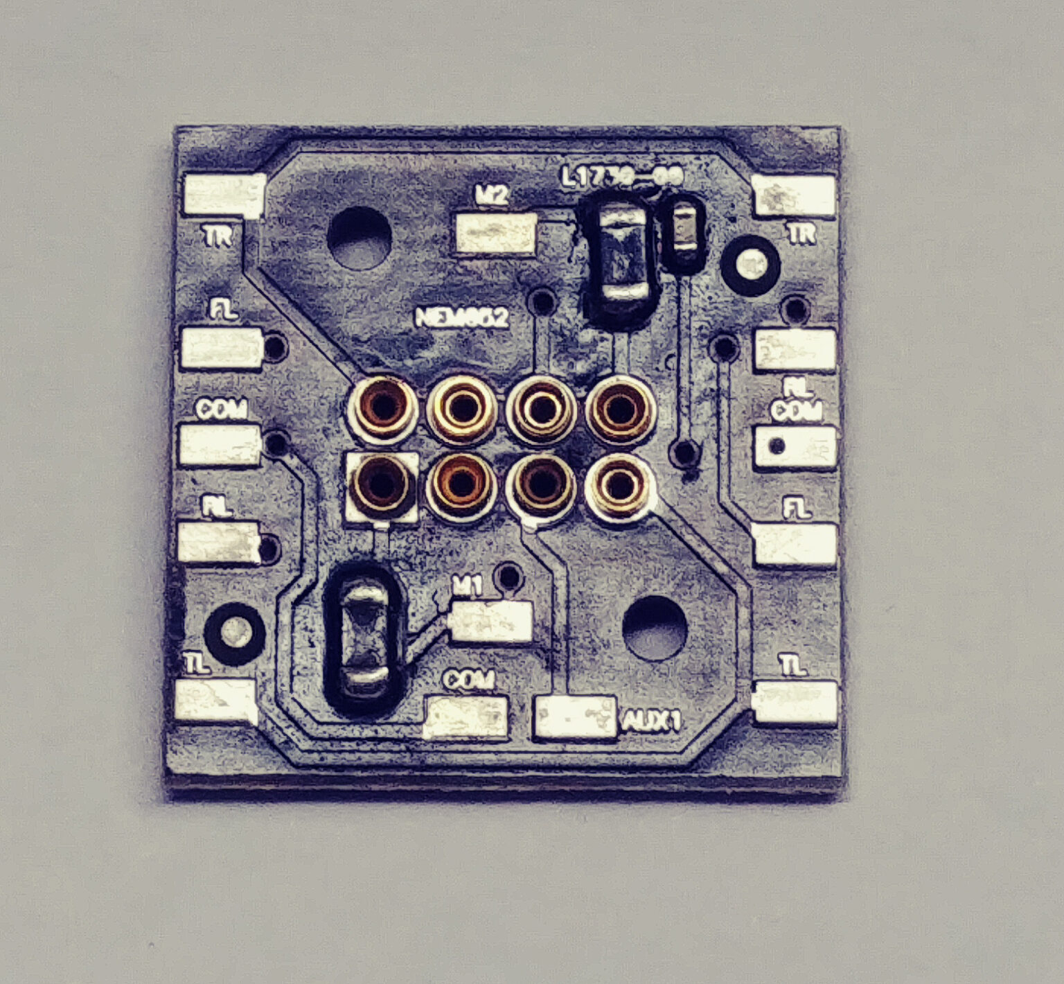 Prise NEM 652 (8 Broches) – Pour Décodeurs DCC Modélisme Ferroviaire – Surfaces De Soudure étiquetées – Rénovation Numérique Facile